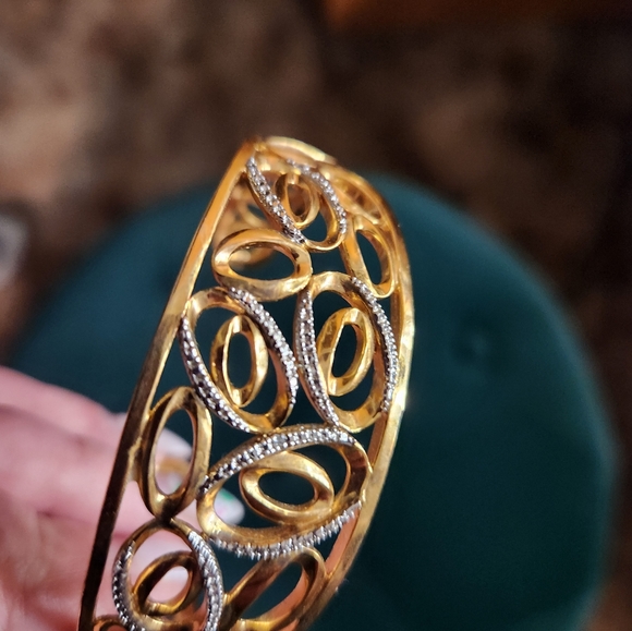 Gold plated and diamond chip cuff - Picture 7 of 10
